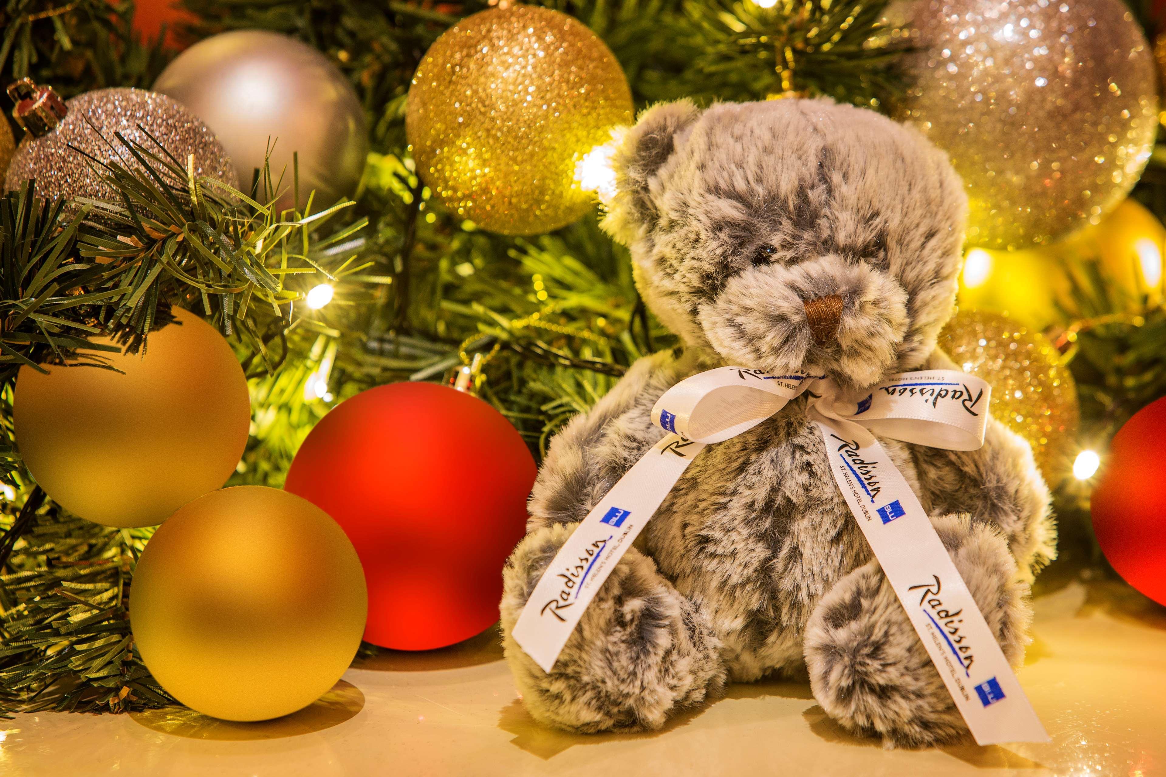 Radisson Blu St. Helen'S Hotel Dublin Exterior photo The 2018 European Christmas Bear